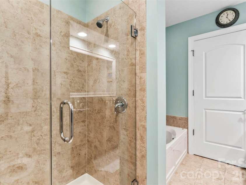 701 Royal Court, Charlotte, NC 28202.  MLS# CAR4362124, YatesRealty ID 14737. 