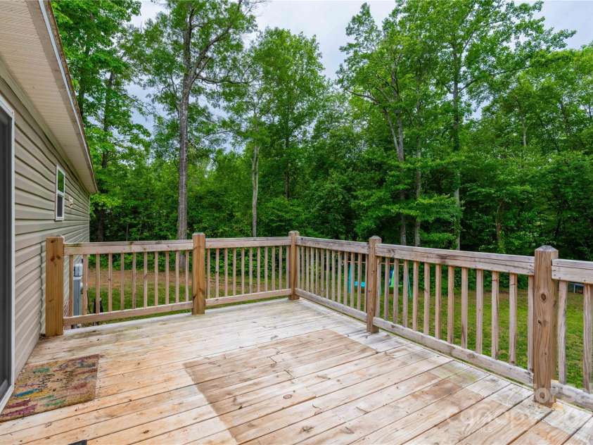 105 Peridot Drive, Statesville, NC 28625.  MLS# CAR4258509, YatesRealty ID 14739. 