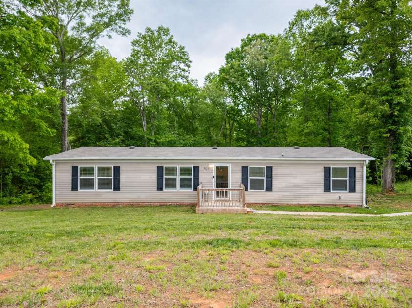 105 Peridot Drive, Statesville, NC 28625.  MLS# CAR4258509, YatesRealty ID 14739. 