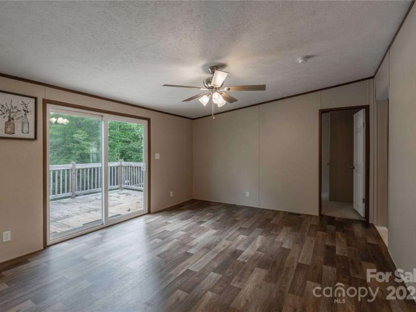 105 Peridot Drive, Statesville, NC 28625.  MLS# CAR4258509, YatesRealty ID 14739. Dining area