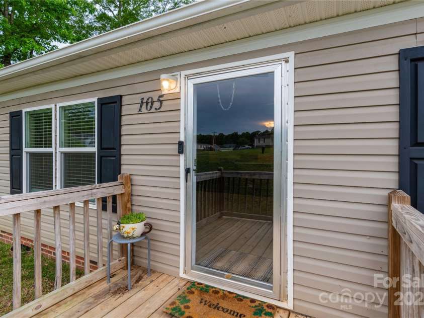 105 Peridot Drive, Statesville, NC 28625.  MLS# CAR4258509, YatesRealty ID 14739. Front Door