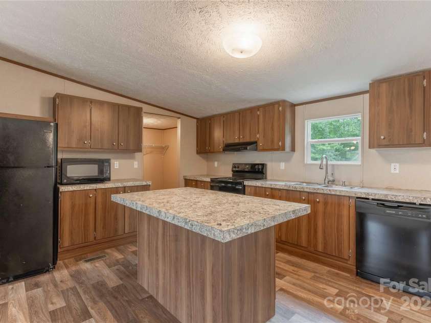 105 Peridot Drive, Statesville, NC 28625.  MLS# CAR4258509, YatesRealty ID 14739. Kitchen