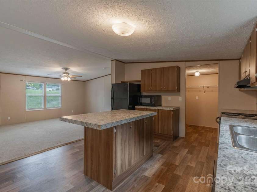 105 Peridot Drive, Statesville, NC 28625.  MLS# CAR4258509, YatesRealty ID 14739. Kitchen