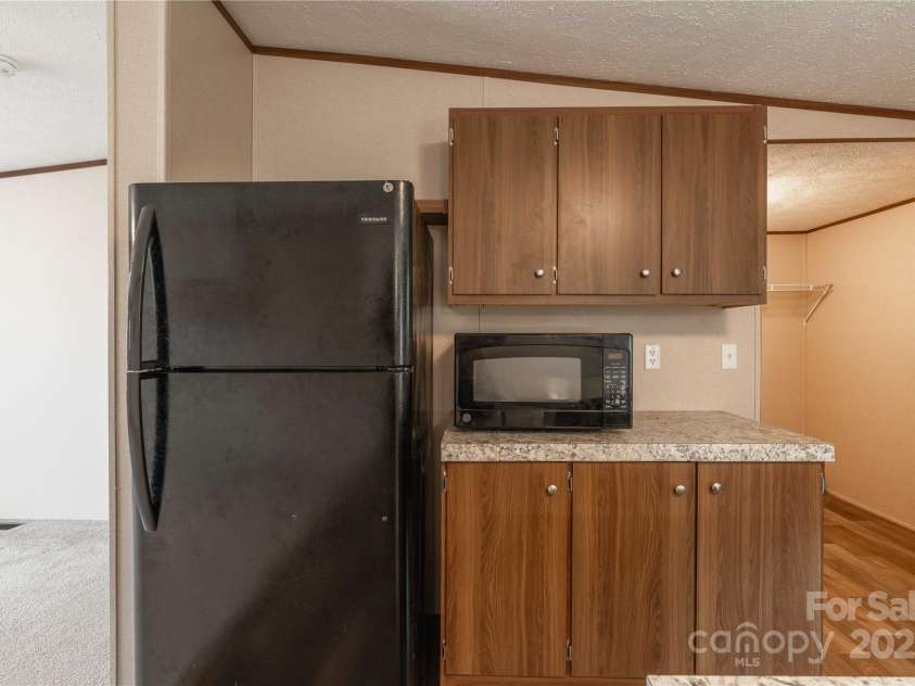 105 Peridot Drive, Statesville, NC 28625.  MLS# CAR4258509, YatesRealty ID 14739. Kitchen