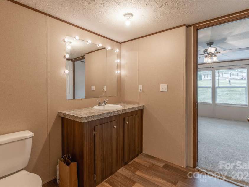 105 Peridot Drive, Statesville, NC 28625.  MLS# CAR4258509, YatesRealty ID 14739. Primary En-Suite Bath