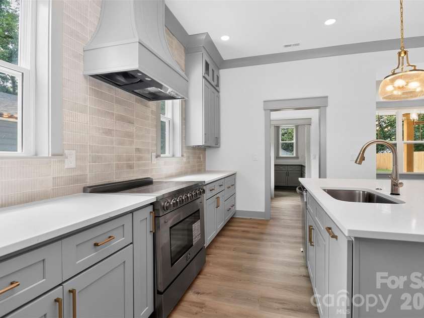 1617 Parson Street, Charlotte, NC 28205.  MLS# CAR4410956, YatesRealty ID 14739. 
