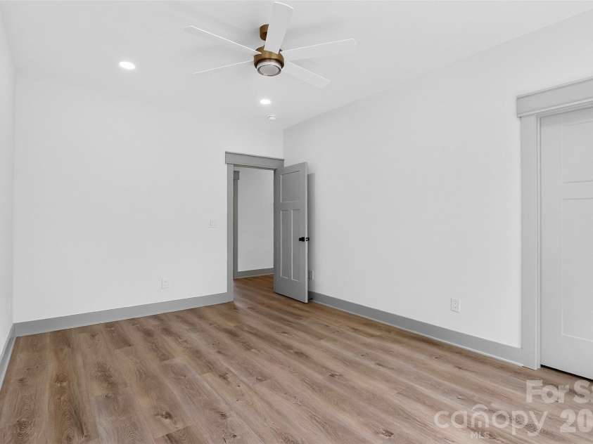 1617 Parson Street, Charlotte, NC 28205.  MLS# CAR4410956, YatesRealty ID 14739. 