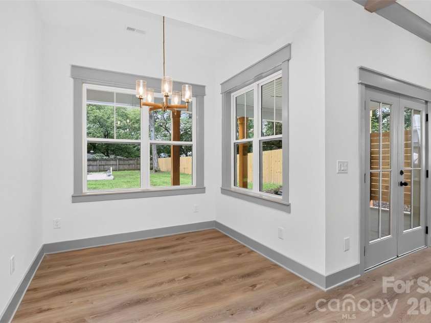 1617 Parson Street, Charlotte, NC 28205.  MLS# CAR4410956, YatesRealty ID 14739. BREAKFAST AREA