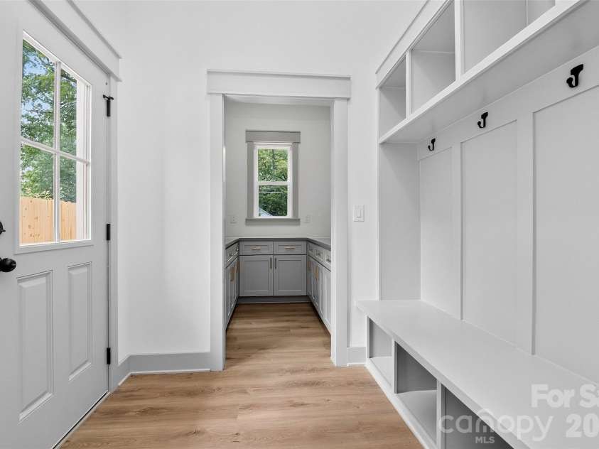 1617 Parson Street, Charlotte, NC 28205.  MLS# CAR4410956, YatesRealty ID 14739. SIDE ENTRY & DROP ZONE
