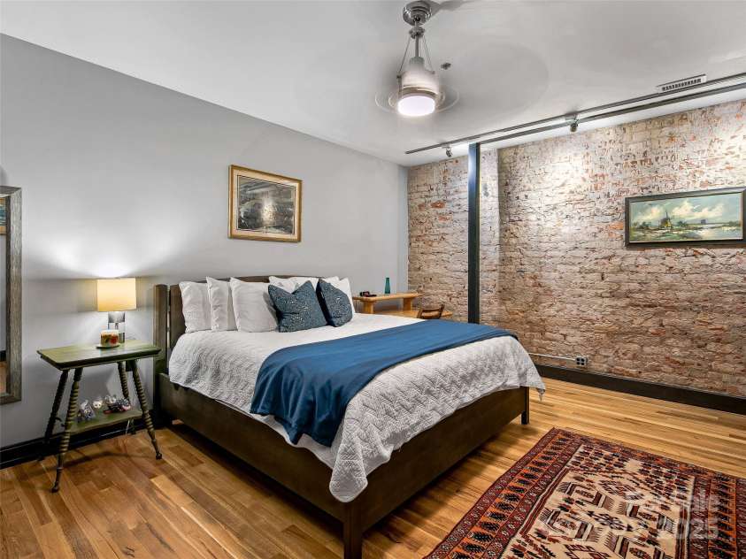 10 Patton Avenue, Asheville, NC 28801.  MLS# CAR4178413, YatesRealty ID 1474. Apartment bedroom