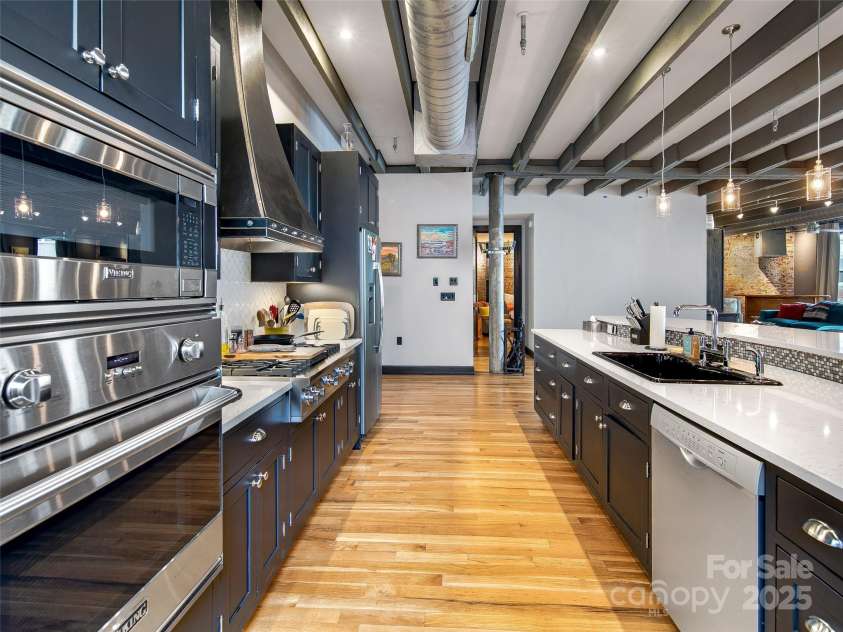 10 Patton Avenue, Asheville, NC 28801.  MLS# CAR4178413, YatesRealty ID 1474. Apartment kitchen