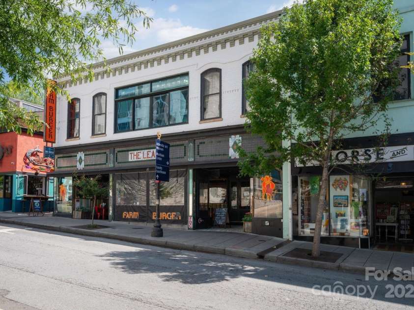10 Patton Avenue, Asheville, NC 28801.  MLS# CAR4178413, YatesRealty ID 1474. Fantastic downtown location