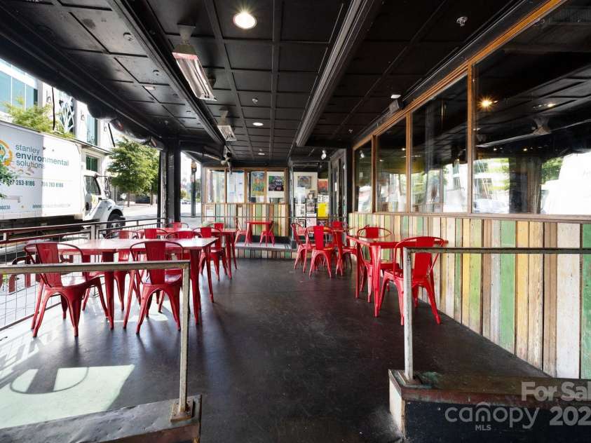 10 Patton Avenue, Asheville, NC 28801.  MLS# CAR4178413, YatesRealty ID 1474. Front patio with plenty of room for covered outdoor dining