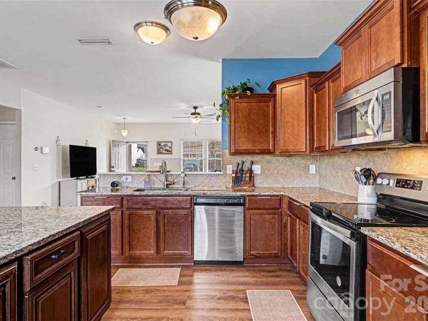 2419 Impatien Drive, Charlotte, NC 28215.  MLS# CAR4355109, YatesRealty ID 14740. 