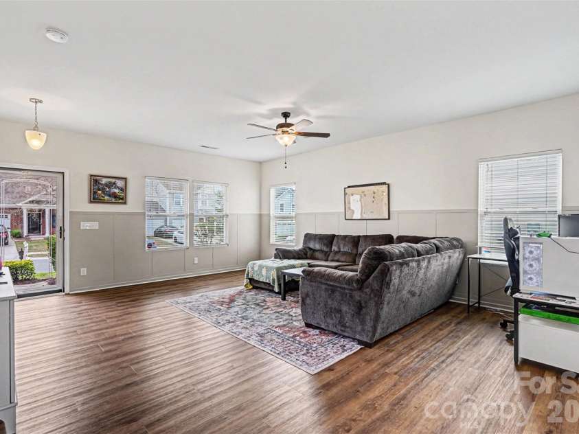 2419 Impatien Drive, Charlotte, NC 28215.  MLS# CAR4355109, YatesRealty ID 14740. 