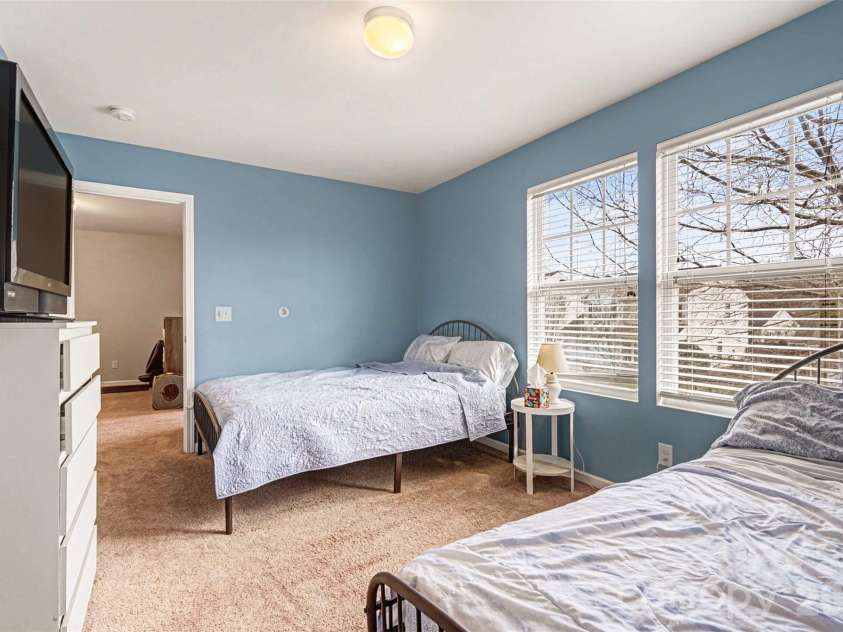 2419 Impatien Drive, Charlotte, NC 28215.  MLS# CAR4355109, YatesRealty ID 14740. 