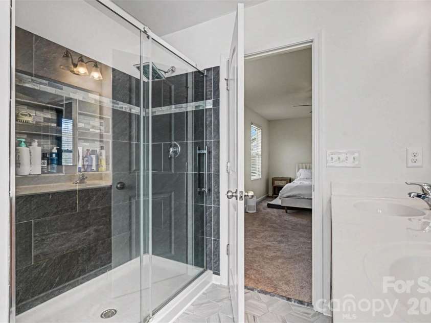 2419 Impatien Drive, Charlotte, NC 28215.  MLS# CAR4355109, YatesRealty ID 14740. 