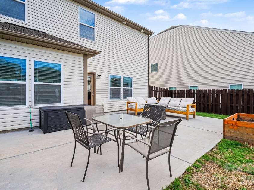 2419 Impatien Drive, Charlotte, NC 28215.  MLS# CAR4355109, YatesRealty ID 14740. 
