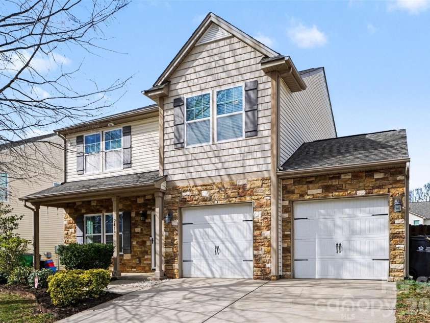 2419 Impatien Drive, Charlotte, NC 28215.  MLS# CAR4355109, YatesRealty ID 14740. 