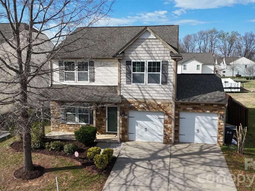 2419 Impatien Drive, Charlotte, NC 28215.  MLS# CAR4355109, YatesRealty ID 14740. 