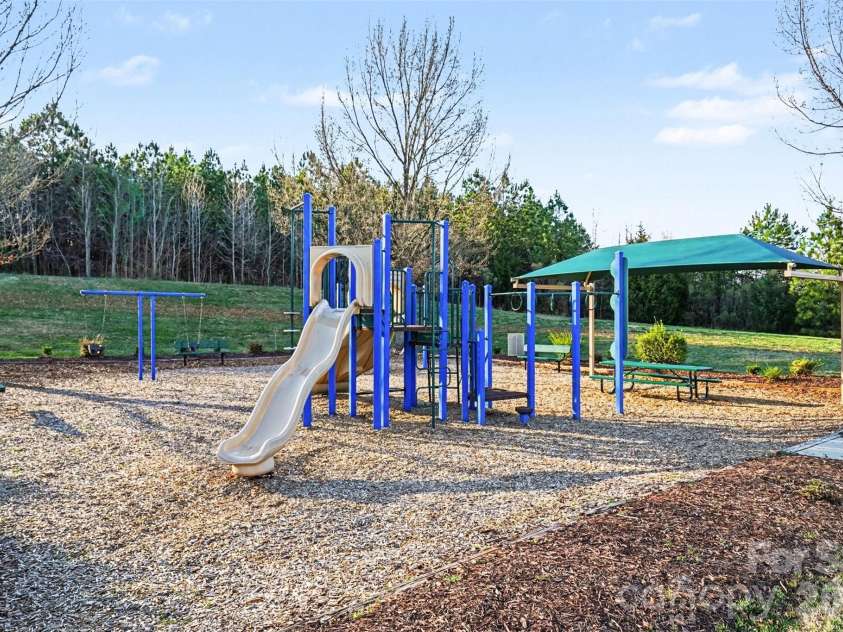 2419 Impatien Drive, Charlotte, NC 28215.  MLS# CAR4355109, YatesRealty ID 14740. 
