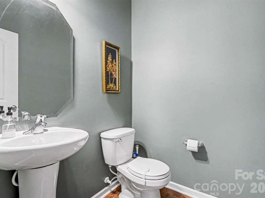 2419 Impatien Drive, Charlotte, NC 28215.  MLS# CAR4355109, YatesRealty ID 14740. Half Bath