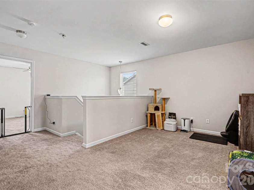 2419 Impatien Drive, Charlotte, NC 28215.  MLS# CAR4355109, YatesRealty ID 14740. Loft
