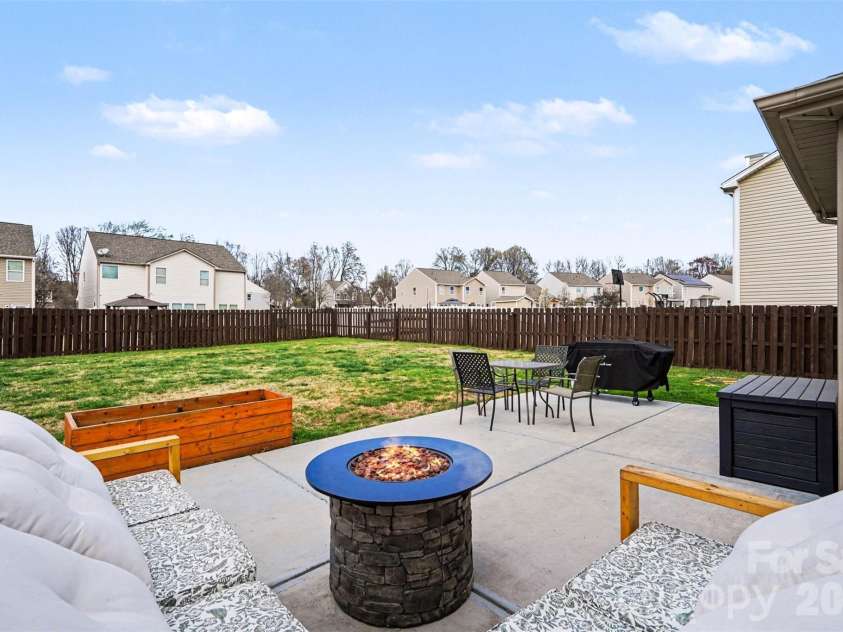 2419 Impatien Drive, Charlotte, NC 28215.  MLS# CAR4355109, YatesRealty ID 14740. Patio