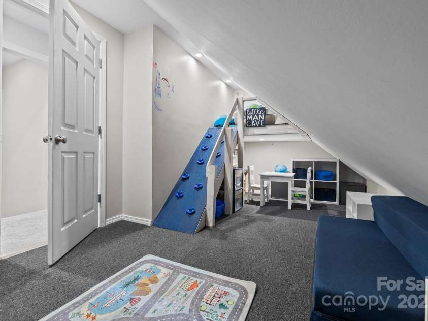 327 Wilby Drive, Charlotte, NC 28270.  MLS# CAR4257935, YatesRealty ID 14740. 