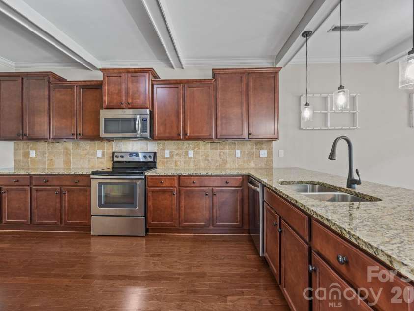 103 Hedgewood Drive, Mooresville, NC 28115.  MLS# CAR4362964, YatesRealty ID 14741. 