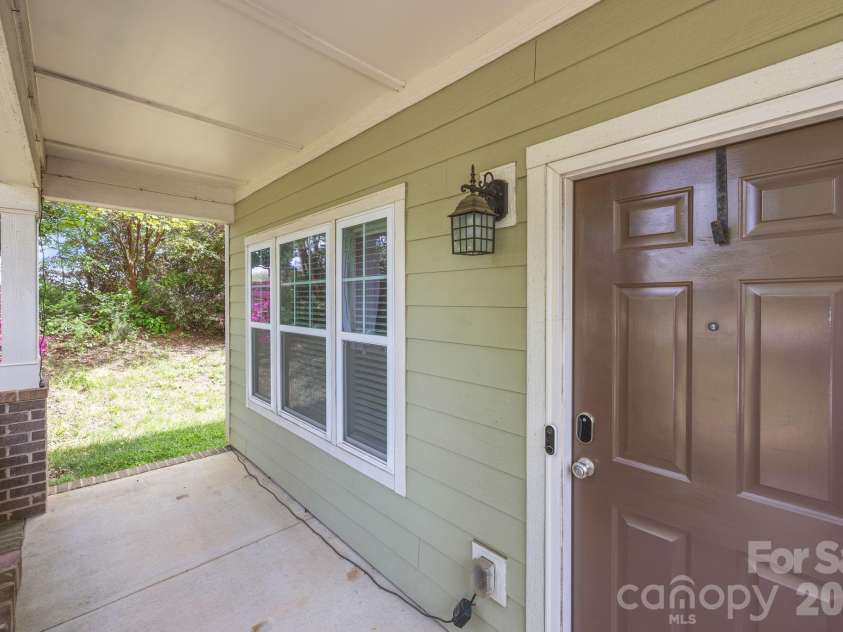103 Hedgewood Drive, Mooresville, NC 28115.  MLS# CAR4362964, YatesRealty ID 14741. 