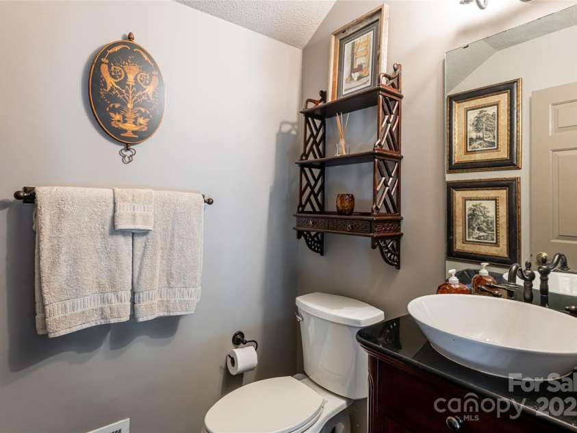 704 Fleetwood Plaza, Hendersonville, NC 28739.  MLS# CAR4246743, YatesRealty ID 14741. Half bath in loft