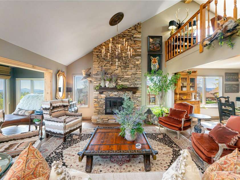 704 Fleetwood Plaza, Hendersonville, NC 28739.  MLS# CAR4246743, YatesRealty ID 14741. Living room