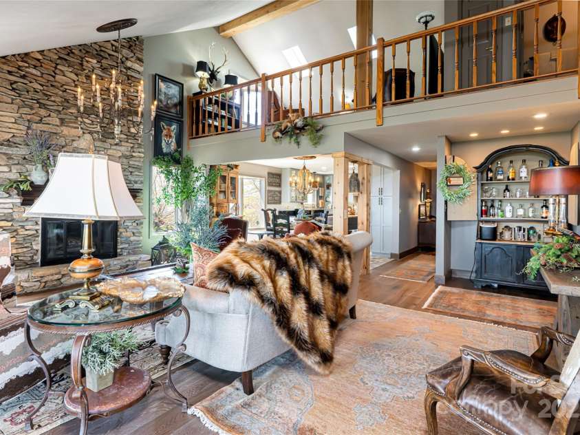 704 Fleetwood Plaza, Hendersonville, NC 28739.  MLS# CAR4246743, YatesRealty ID 14741. Living room