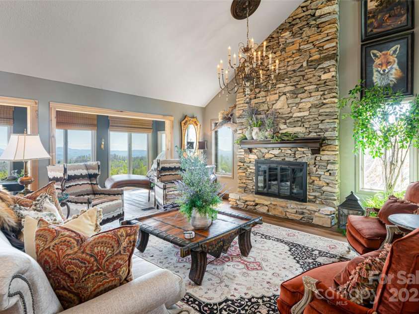 704 Fleetwood Plaza, Hendersonville, NC 28739.  MLS# CAR4246743, YatesRealty ID 14741. Living room