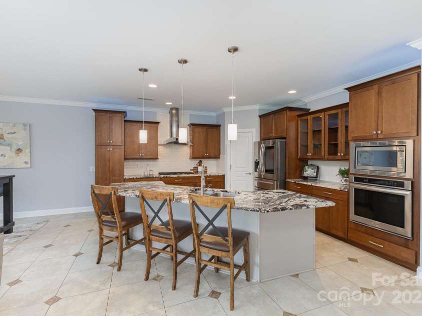 10202 Alouette Drive, Waxhaw, NC 28173.  MLS# CAR4250954, YatesRealty ID 14743. The kitchen provides plenty of cabinetry for storage and an expansive island that seats 5 where meals can be prepped and made while being a part of the family gatherings