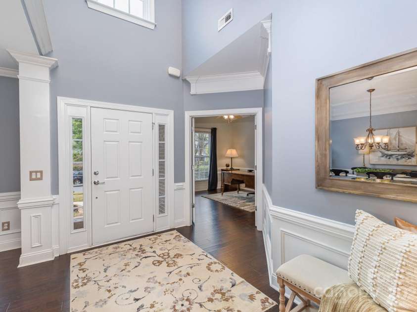 10202 Alouette Drive, Waxhaw, NC 28173.  MLS# CAR4250954, YatesRealty ID 14743. Upon entry, the 2-story foyer welcomes you into the home