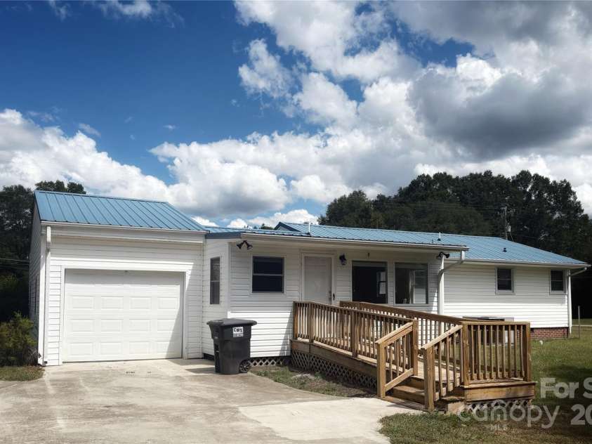 335 Plank Road, Wadesboro, NC 28170.  MLS# CAR4302877, YatesRealty ID 14743. 