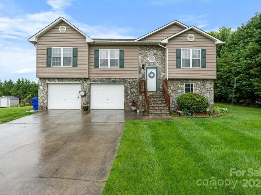 3311 Lilac Lane, Hudson, NC 28638.  MLS# CAR4258470, YatesRealty ID 14747. 