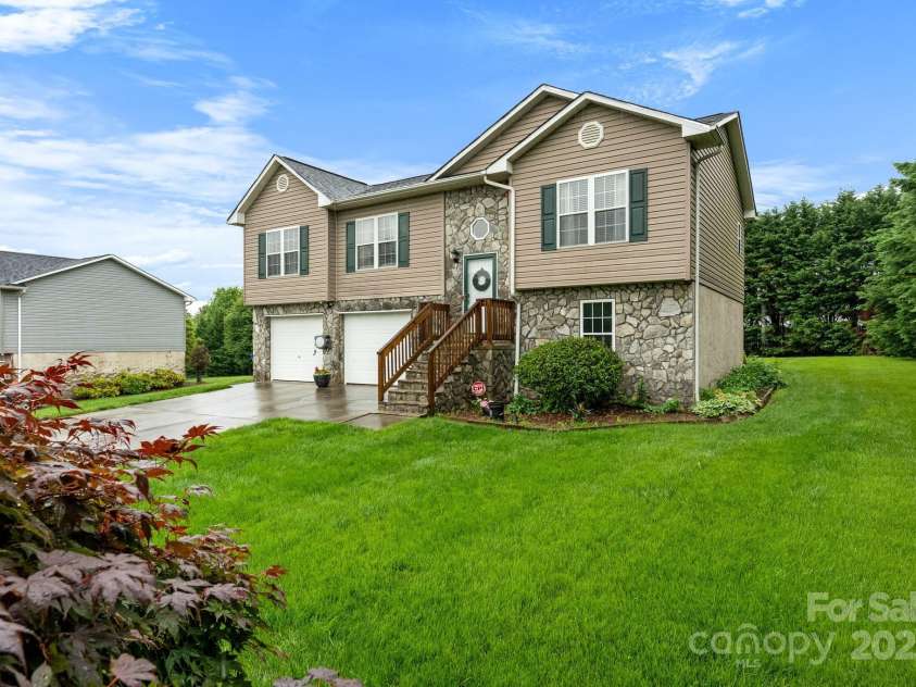 3311 Lilac Lane, Hudson, NC 28638.  MLS# CAR4258470, YatesRealty ID 14747. 