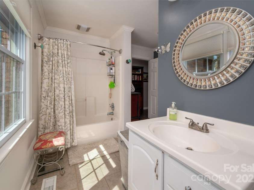 1010 Sherwood Circle, Lancaster, SC 29720.  MLS# CAR4238783, YatesRealty ID 14749. 2nd Bathroom