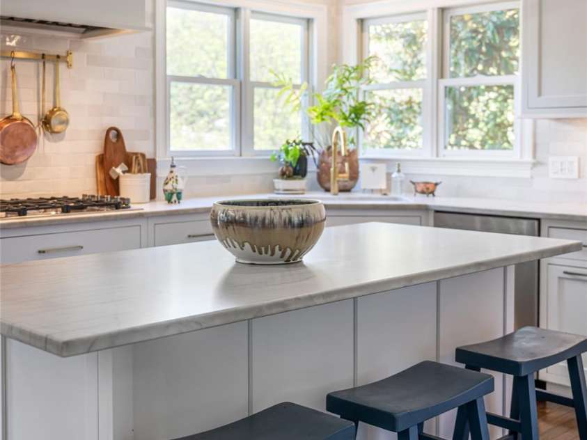 38 Pine Acre Boulevard, Asheville, NC 28804.  MLS# CAR4371915, YatesRealty ID 14750. Corner Sink and Large Island