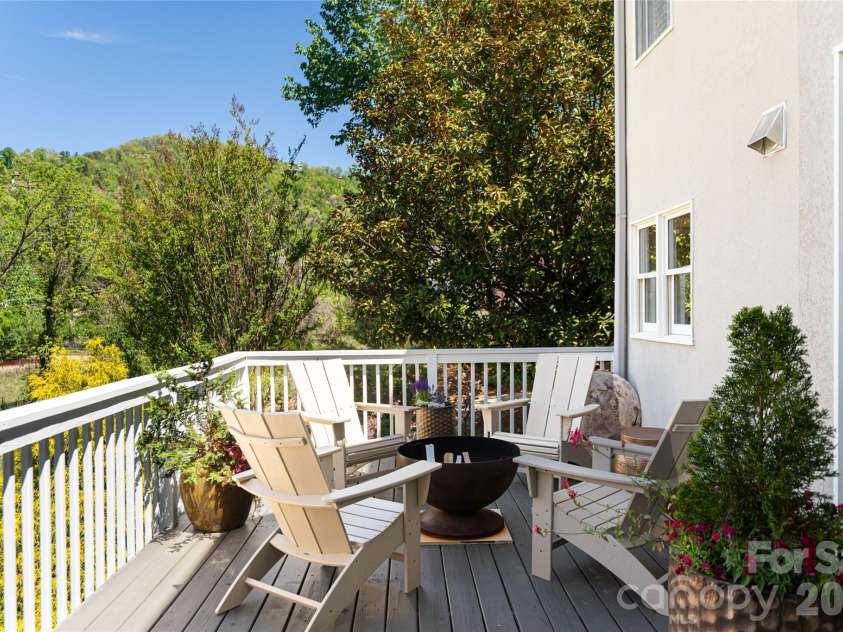 38 Pine Acre Boulevard, Asheville, NC 28804.  MLS# CAR4371915, YatesRealty ID 14750. Grilling Deck