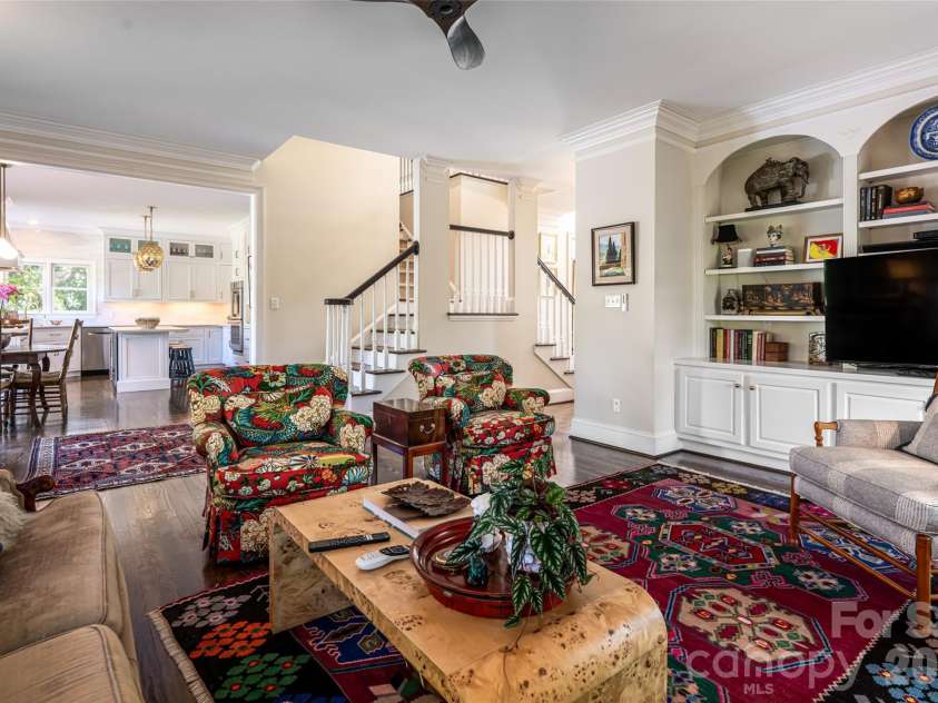 38 Pine Acre Boulevard, Asheville, NC 28804.  MLS# CAR4371915, YatesRealty ID 14750. Open Floor Plan