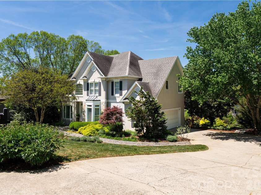 38 Pine Acre Boulevard, Asheville, NC 28804.  MLS# CAR4371915, YatesRealty ID 14750. Plenty of Parking