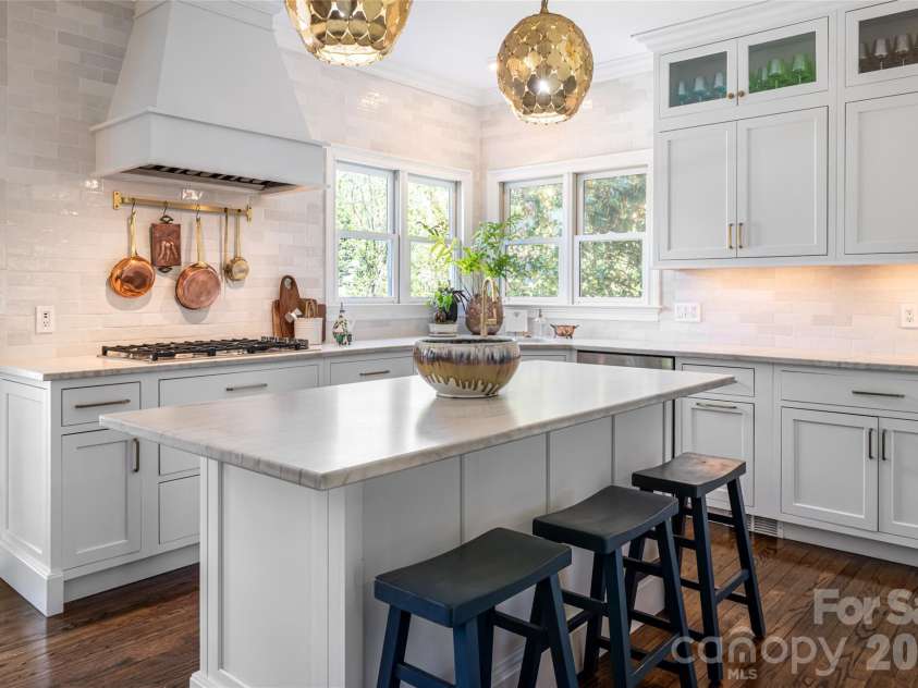 38 Pine Acre Boulevard, Asheville, NC 28804.  MLS# CAR4371915, YatesRealty ID 14750. Quartzite Countertops and Integrated Appliances