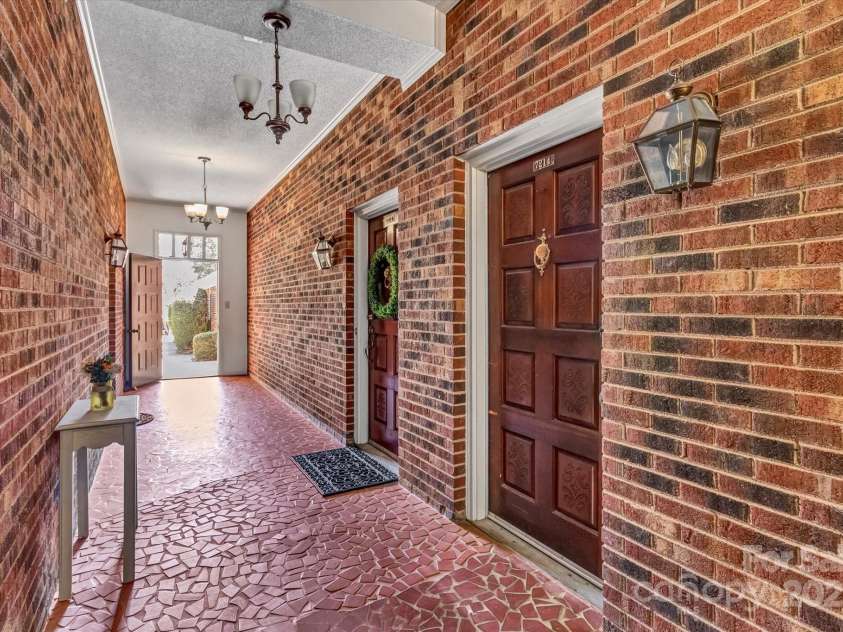 7214 Quail Meadow Lane, Charlotte, NC 28210.  MLS# CAR4227594, YatesRealty ID 14751. 