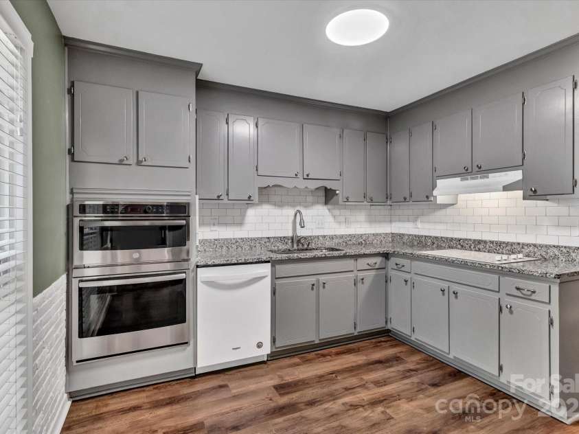 7214 Quail Meadow Lane, Charlotte, NC 28210.  MLS# CAR4227594, YatesRealty ID 14751. 
