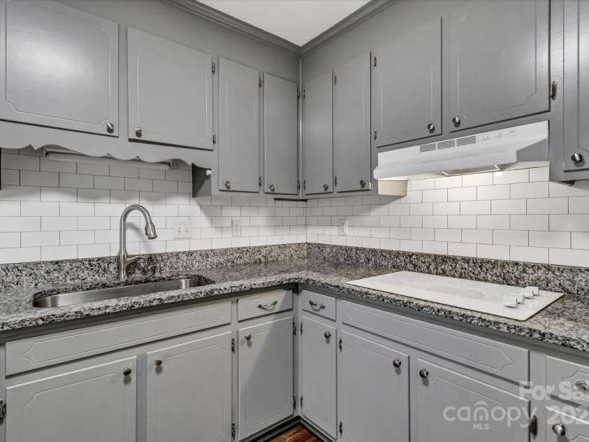 7214 Quail Meadow Lane, Charlotte, NC 28210.  MLS# CAR4227594, YatesRealty ID 14751. 