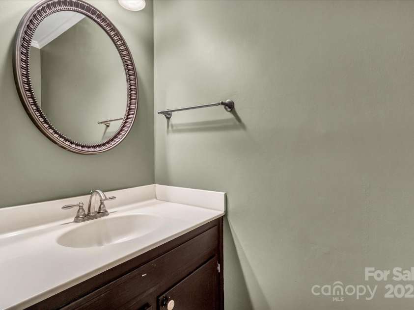 7214 Quail Meadow Lane, Charlotte, NC 28210.  MLS# CAR4227594, YatesRealty ID 14751. 